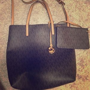 Michael Kors Carry All Bag